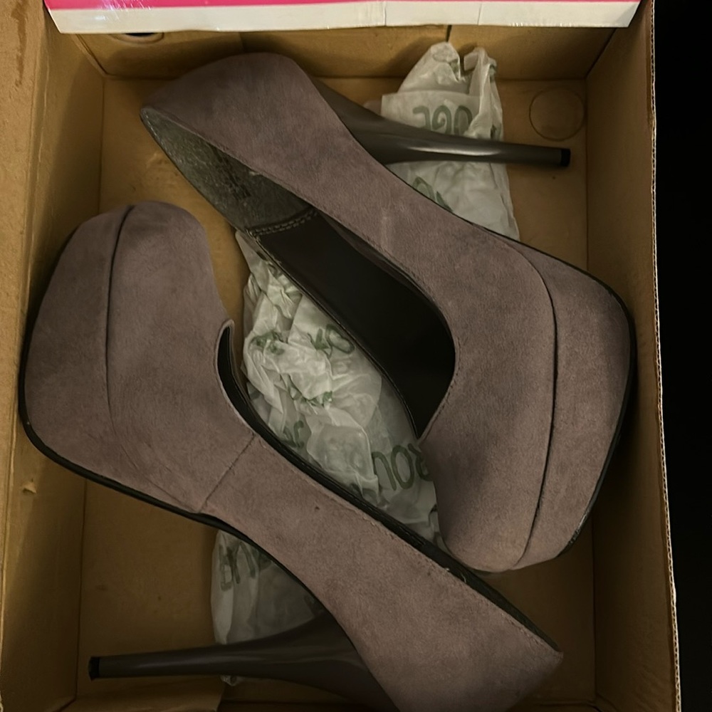 Rouge gray suede  high heels